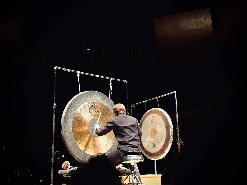 Jacob Kryger performing percussion